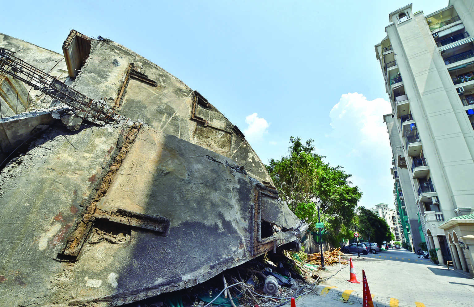 Supertech twin towers: Structural damages being analysed, report to be finalised by Mon Supertech twin towers: Structural damages being analysed, report to be finalised by Mon