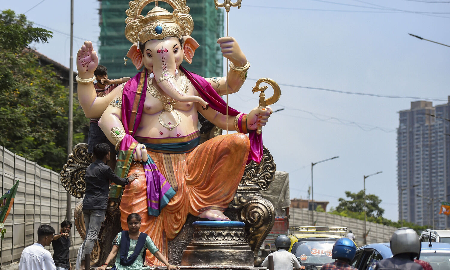 More than 60,000 Ganesh idols immersed in Mumbai in a day