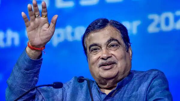 Gadkari reviews road works in Pune, asks authorities to complete Chandani Chowk flyover by June 2023 Gadkari reviews road works in Pune, asks authorities to complete Chandani Chowk flyover by June 2023