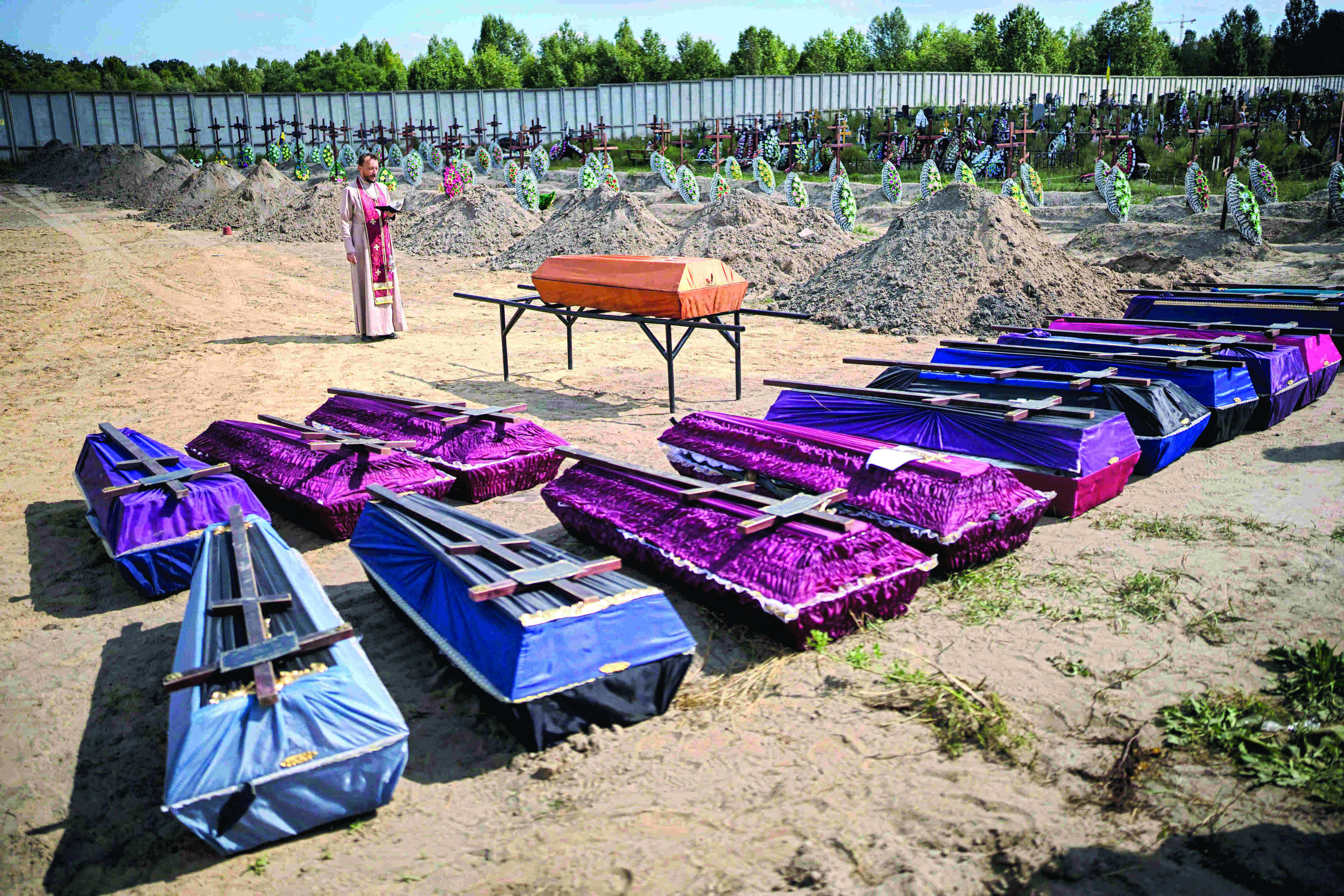 Fighting goes on near Ukraine nuclear plant; IAEA on site