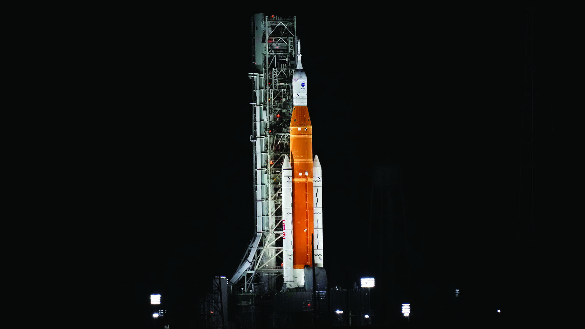 Fuel leak disrupts NASAs new moon rocket launch