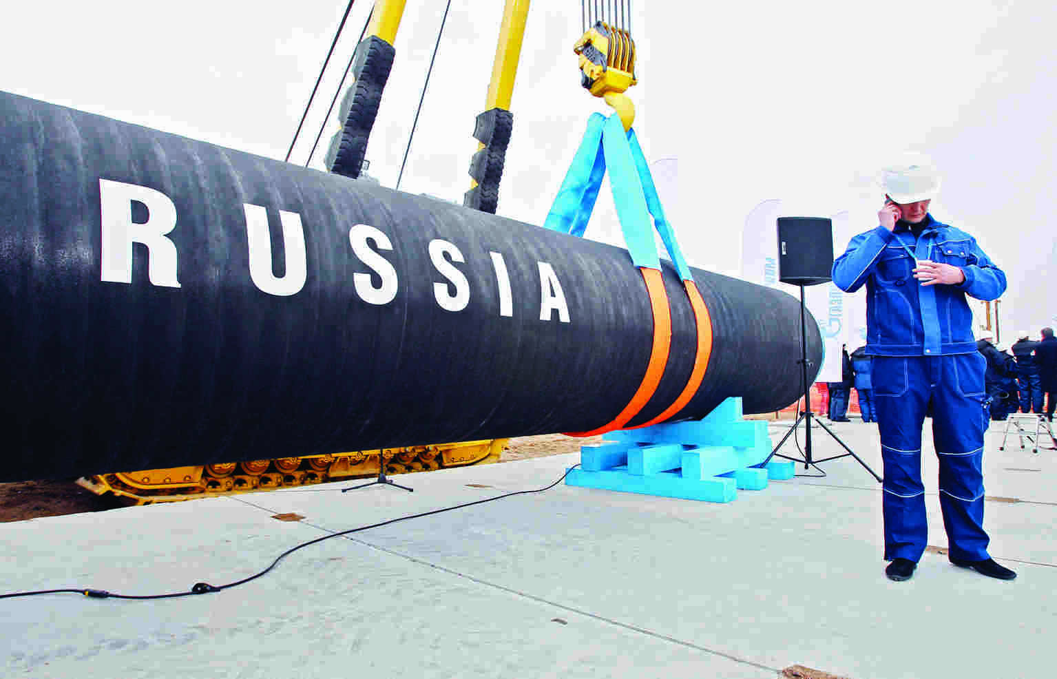 Russia, West step up energy war Russia, West step up energy war