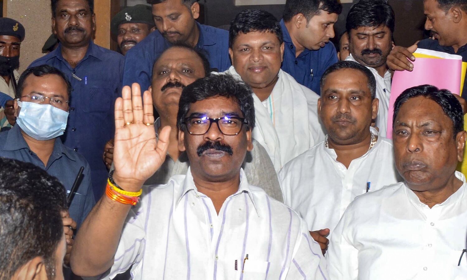 Soren govt wins confidence vote amid walkout by BJP MLAs