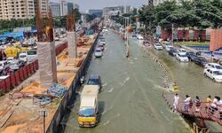 Bengaluru rains: Several areas, roads inundated; traffic affected Bengaluru rains: Several areas, roads inundated; traffic affected