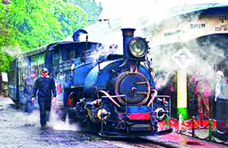 NJP-Darjeeling toy train services suspended owing to landslide NJP-Darjeeling toy train services suspended owing to landslide