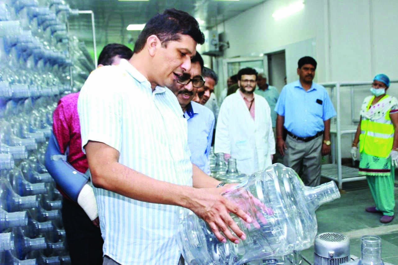 DJB V-C Bhardwaj opens water bottling plant in South Delhi DJB V-C Bhardwaj opens water bottling plant in South Delhi