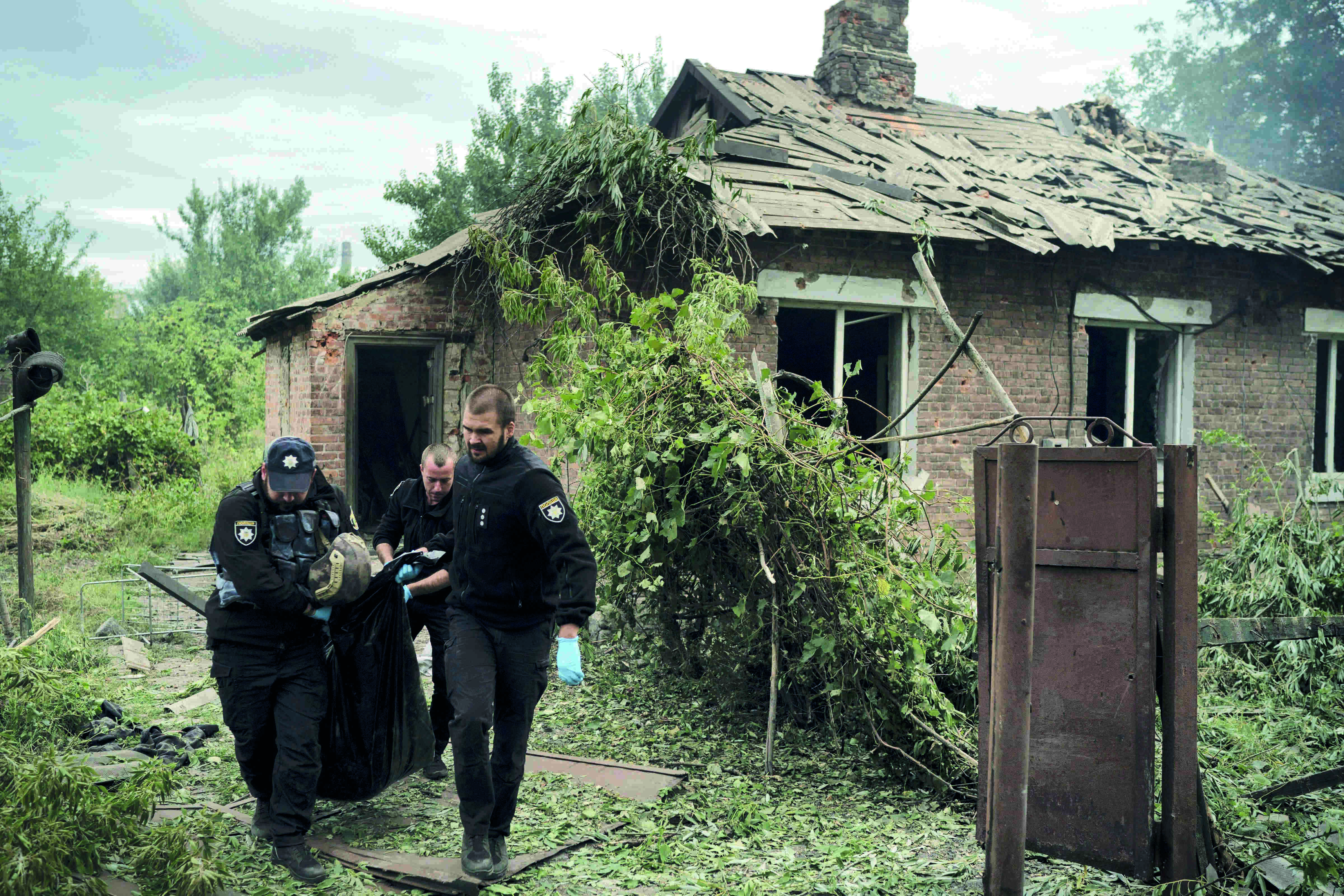 Russian forces retreat amid Ukrainian counteroffensive Russian forces retreat amid Ukrainian counteroffensive