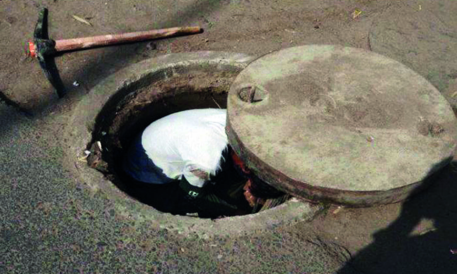 Delhi HC takes cognizance of deaths while sewer cleaning, registers PIL