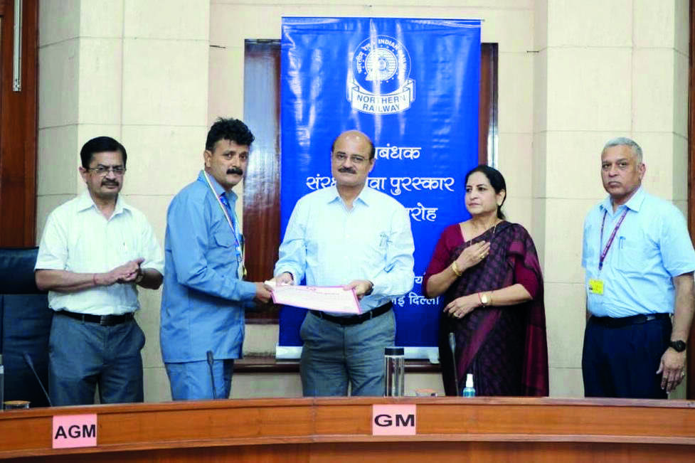 General Manager reviews performance of Northern Railway General Manager reviews performance of Northern Railway