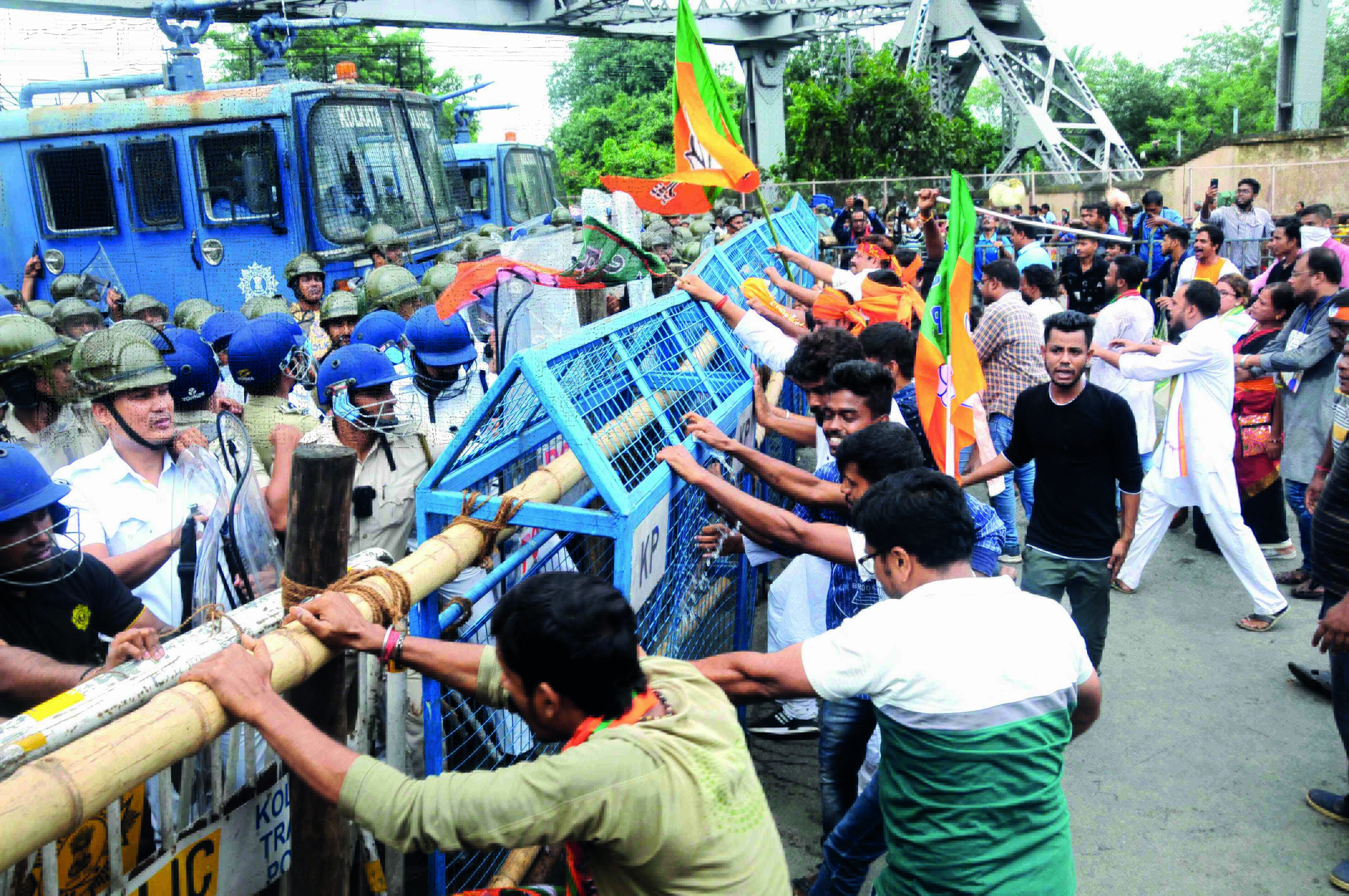 Violence shrouds BJPs march, many cops injured; police van set on fire Violence shrouds BJPs march, many cops injured; police van set on fire