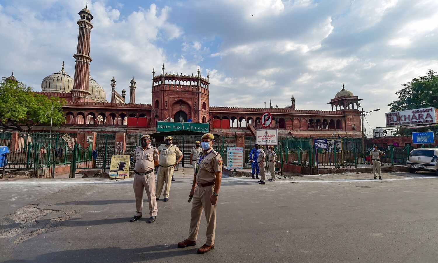 Pleasant morning in Delhi, minimum temperature 26.4 deg C; light rainfall likely