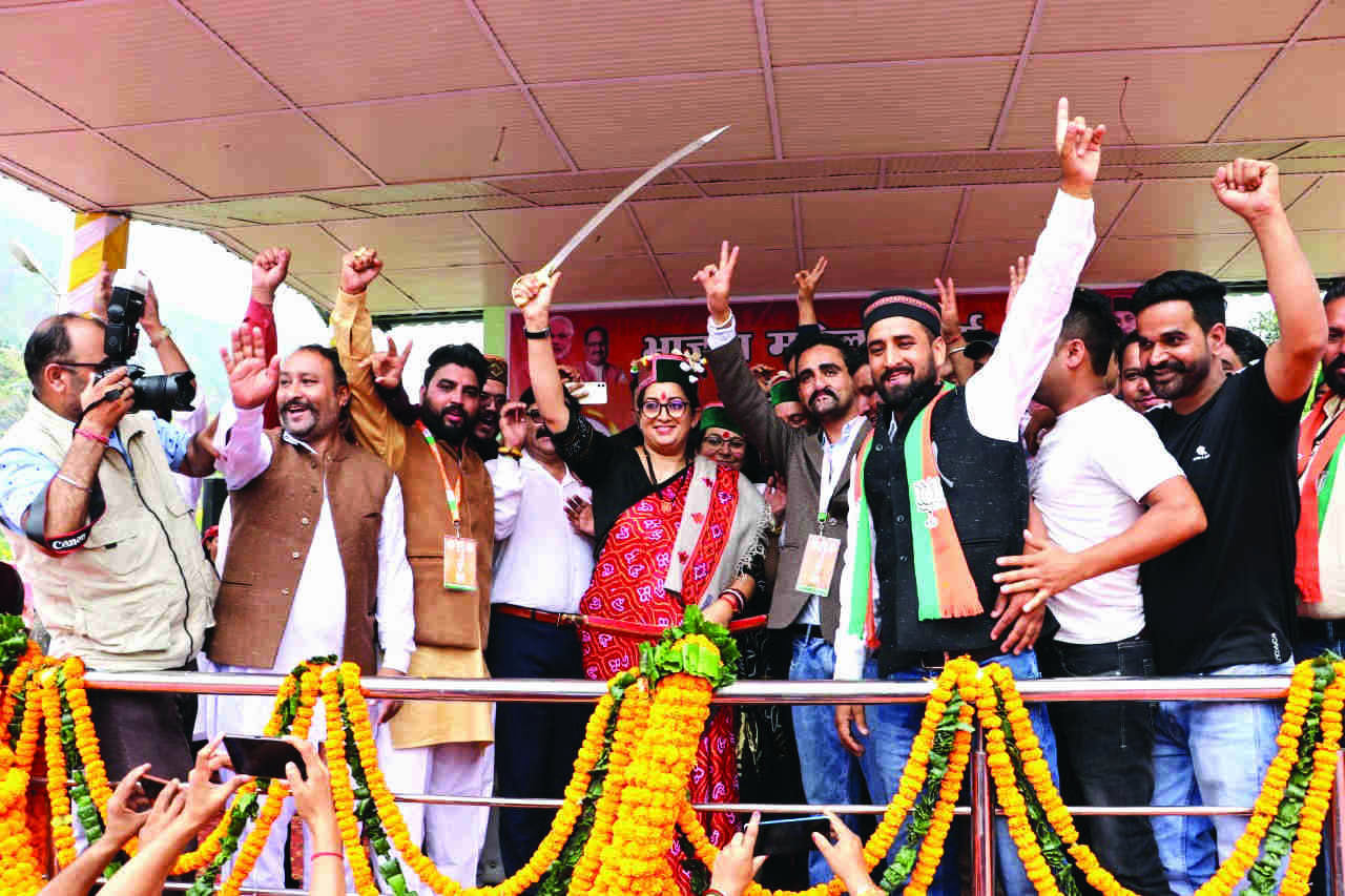 Cong is directionless, leaderless: Smriti Irani Cong is directionless, leaderless: Smriti Irani