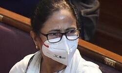 Mamata visits hospital to meet injured Kolkata cop Mamata visits hospital to meet injured Kolkata cop