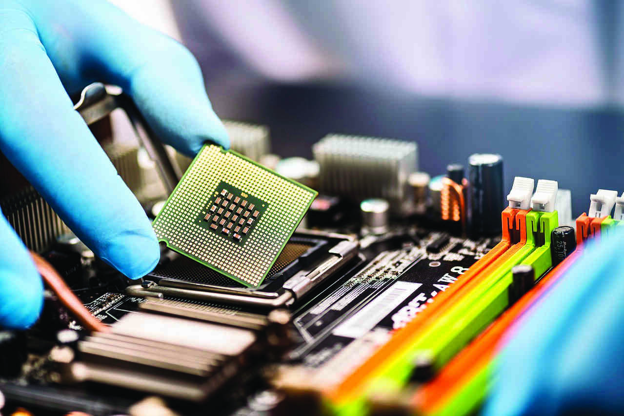 Govt tweaks `76K cr chip, display fab scheme to woo global firms Govt tweaks `76K cr chip, display fab scheme to woo global firms
