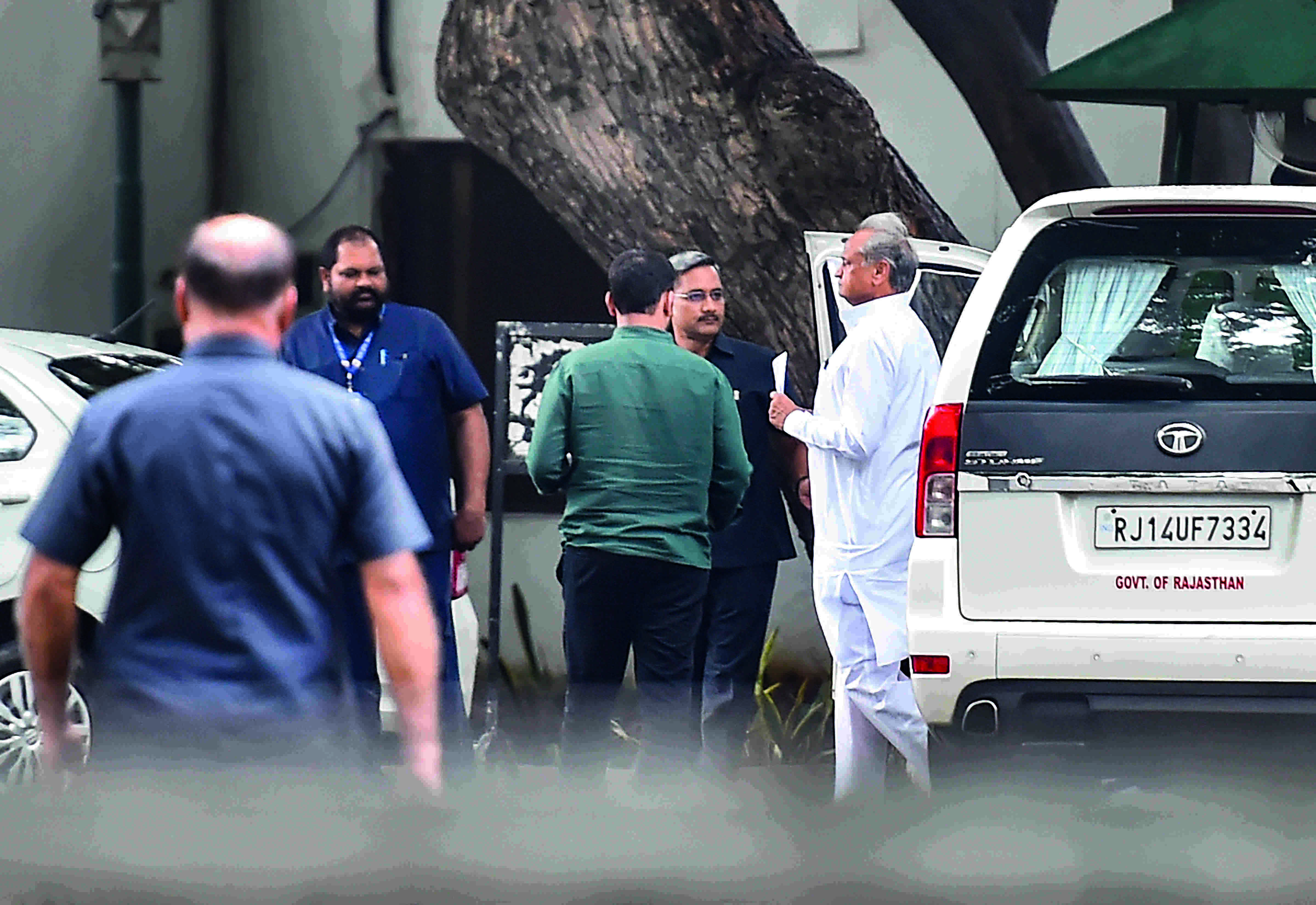Cong prez poll: Sonia clears decks for Gehlot Cong prez poll: Sonia clears decks for Gehlot