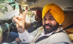 CM Mann holds meeting of AAP legislators after special Punjab assembly session cancelled CM Mann holds meeting of AAP legislators after special Punjab assembly session cancelled