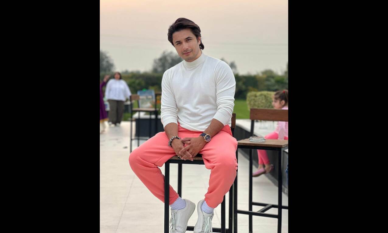 Ali Zafar doesnt want to collaborate with SRK