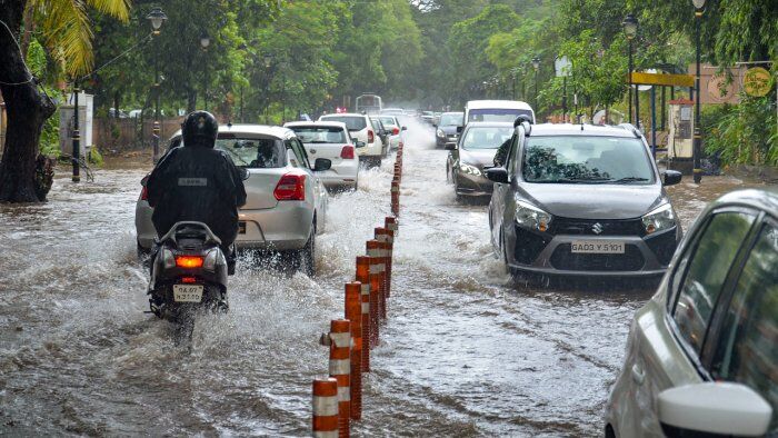 Rains continue to lash Delhi Rains continue to lash Delhi