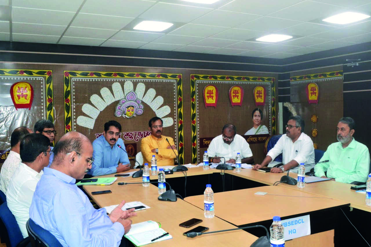 Urge Puja committees to give exact power requirement figures