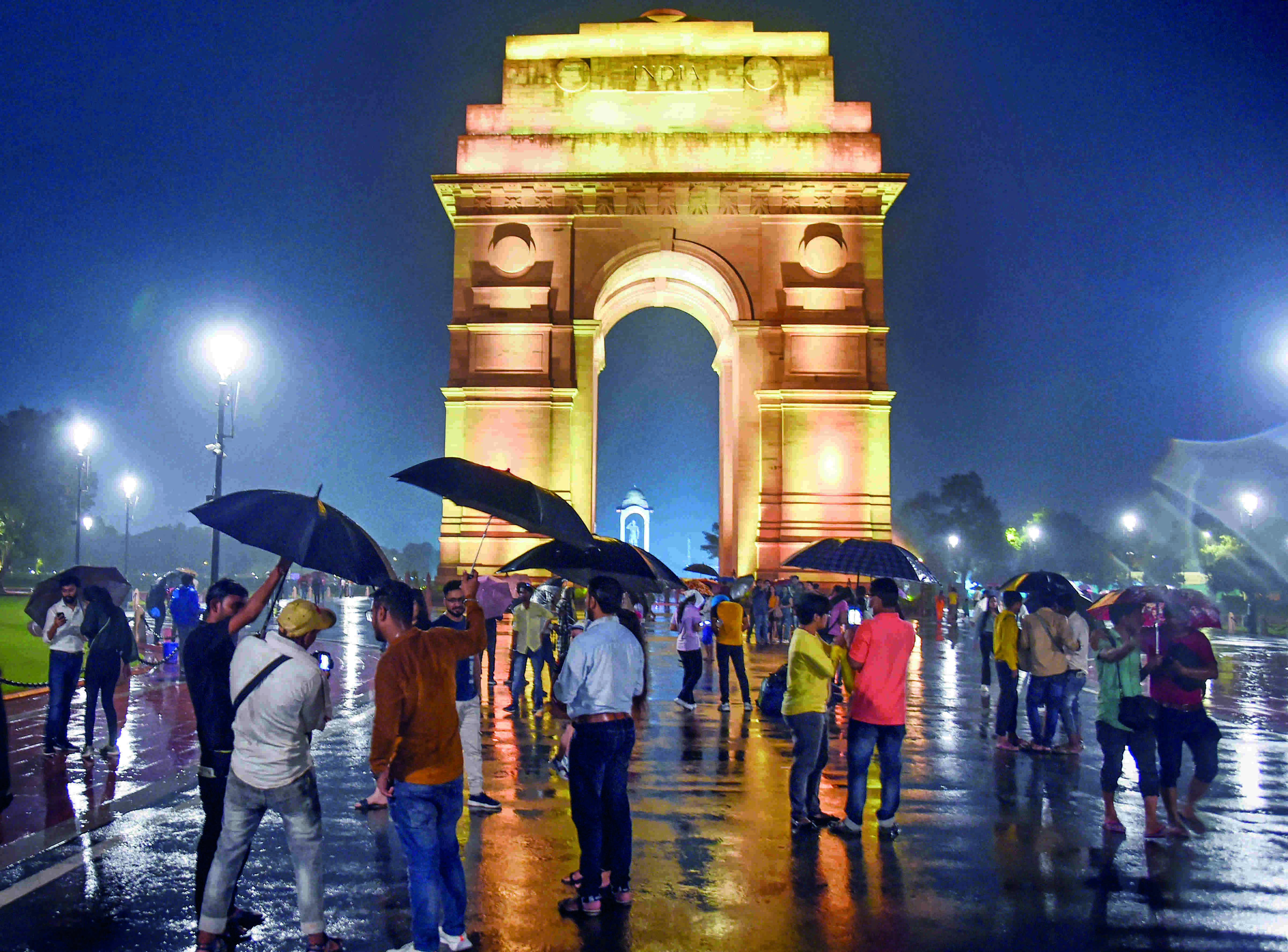 No let-up in rains in Delhi, IMD issues yellow alert for Sat No let-up in rains in Delhi, IMD issues yellow alert for Sat