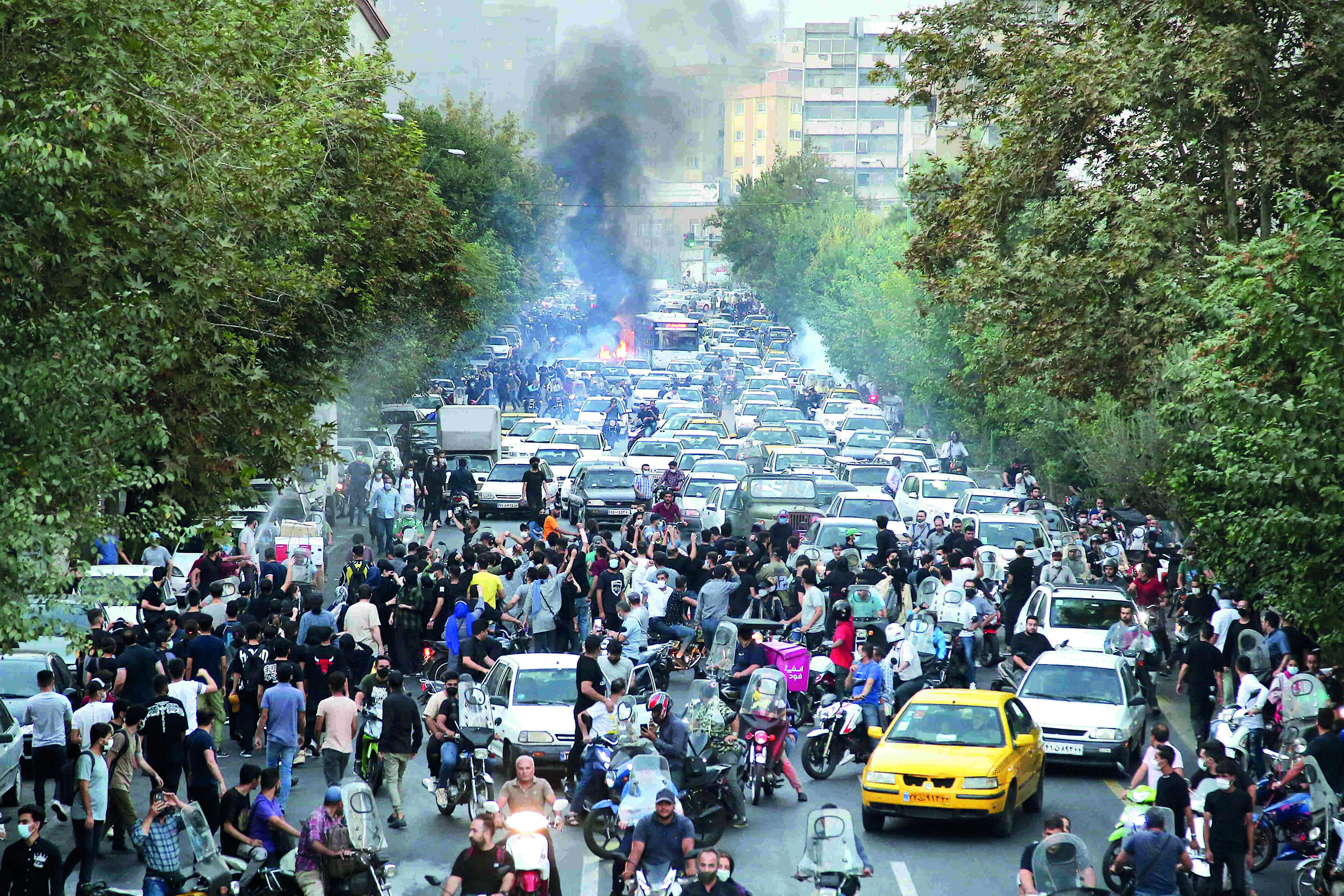 Iranian govt scrambles to contain unrest Iranian govt scrambles to contain unrest