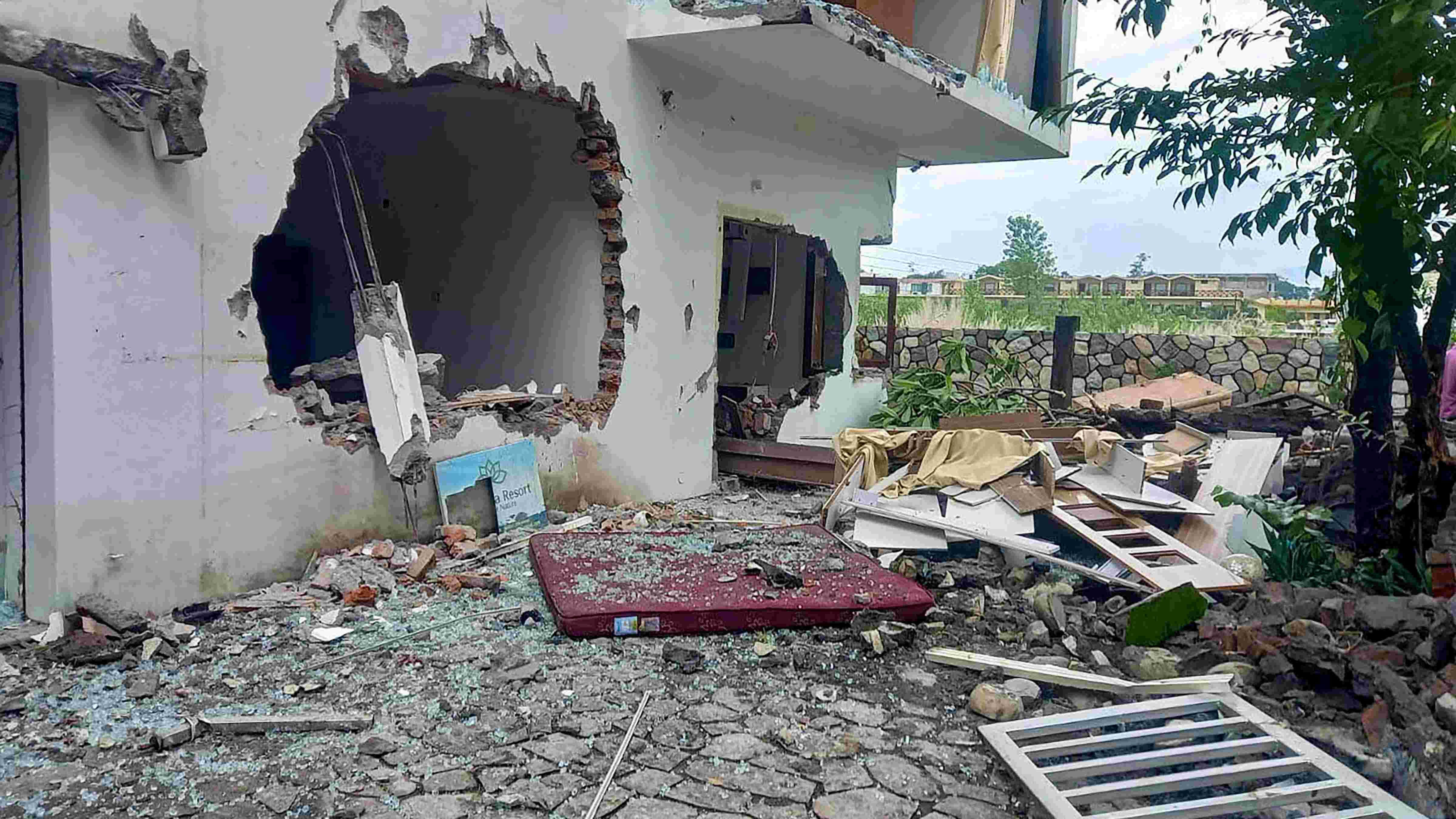 Ukhand resort murder: Protesters block Rishikesh-Badrinath national highway in Shrinagar Ukhand resort murder: Protesters block Rishikesh-Badrinath national highway in Shrinagar