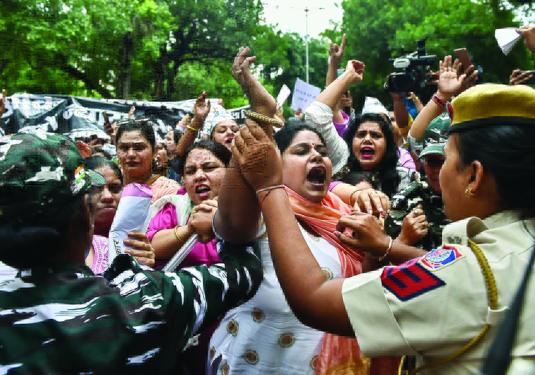 AAP Mahila Morcha gheraoes BJP hqs demanding justice for Ankita
