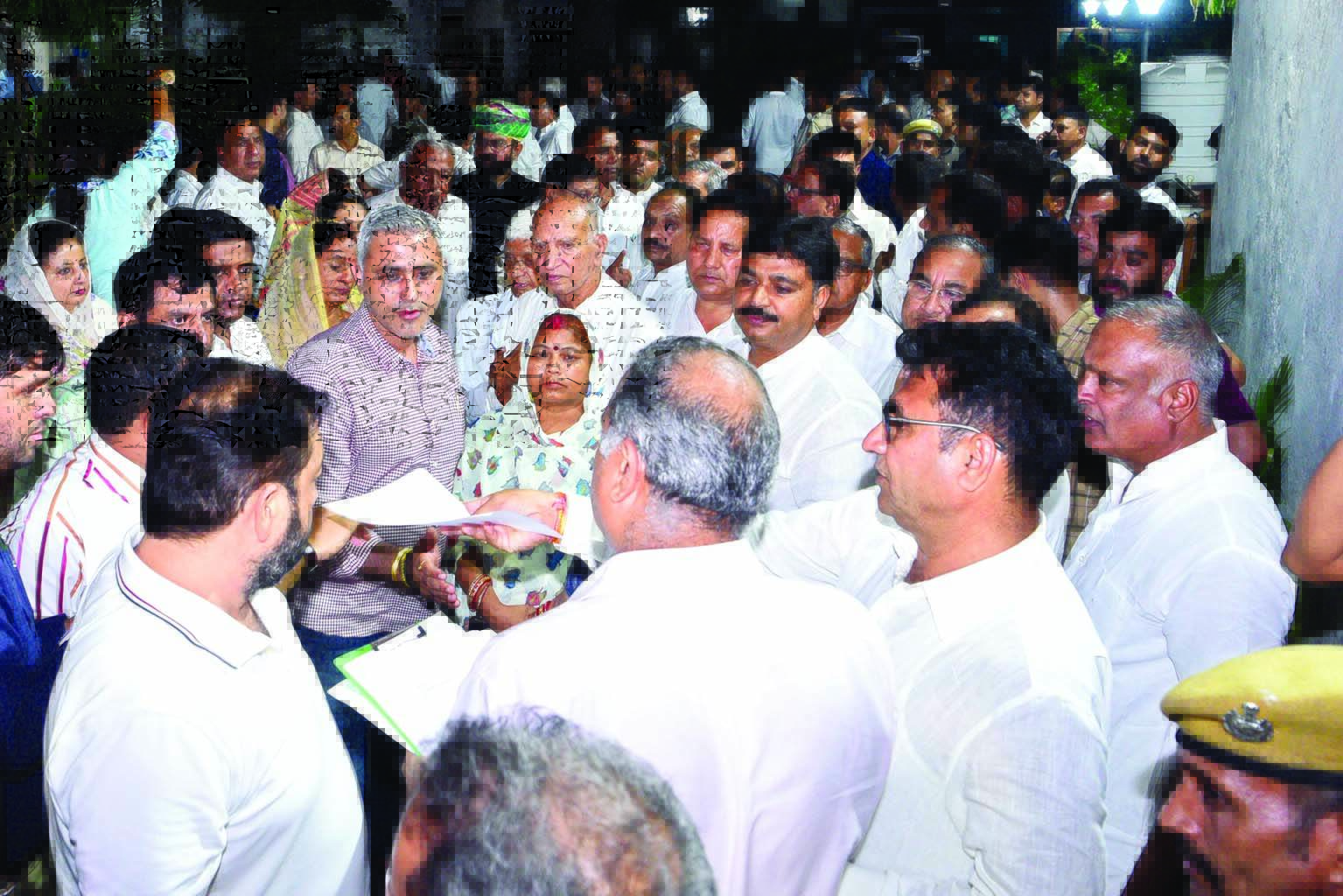 Crisis in Raj Cong as 80+ MLAs of Gehlot camp threaten to quit