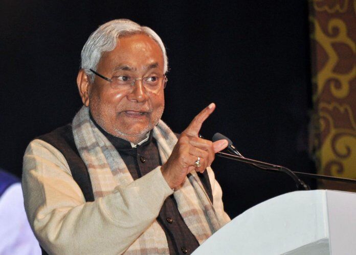 Lalu, Nitish meet Sonia; say focus on uniting Oppn parties