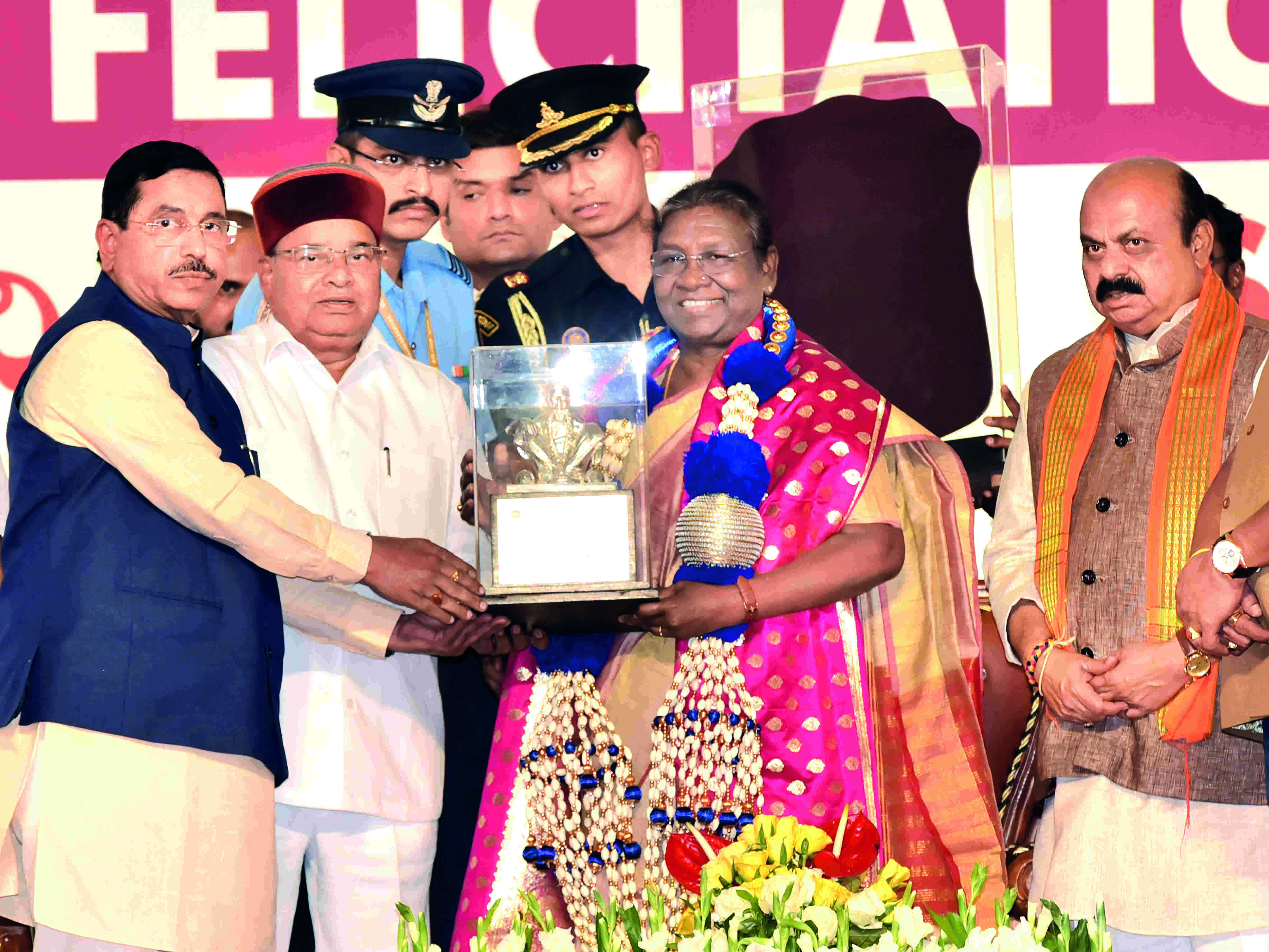 Lets resolve to make India developed & Aatmanirbhar by 2047, says Prez Murmu Lets resolve to make India developed & Aatmanirbhar by 2047, says Prez Murmu
