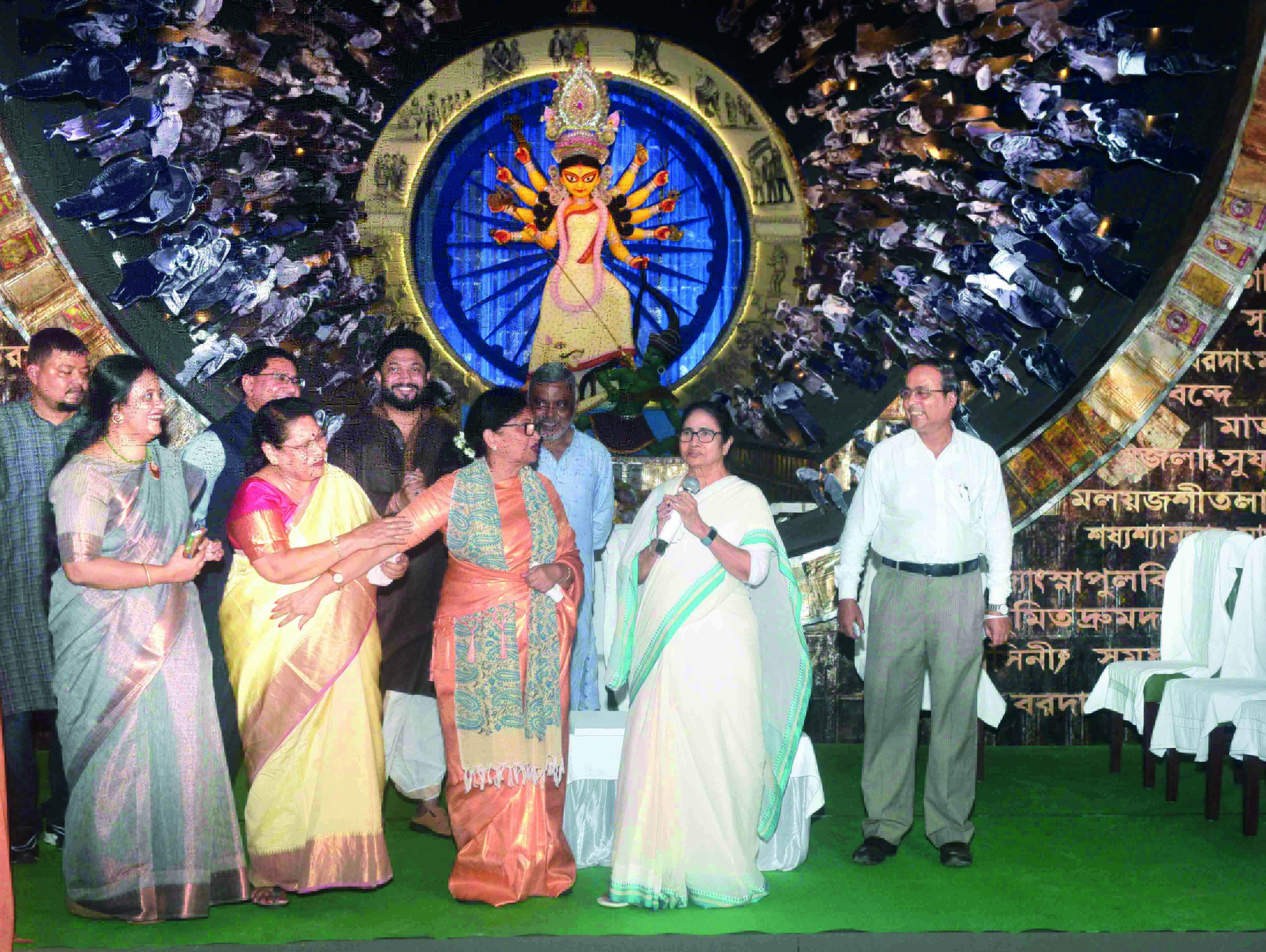 Mamata inaugurates several Durga Puja pandals in city