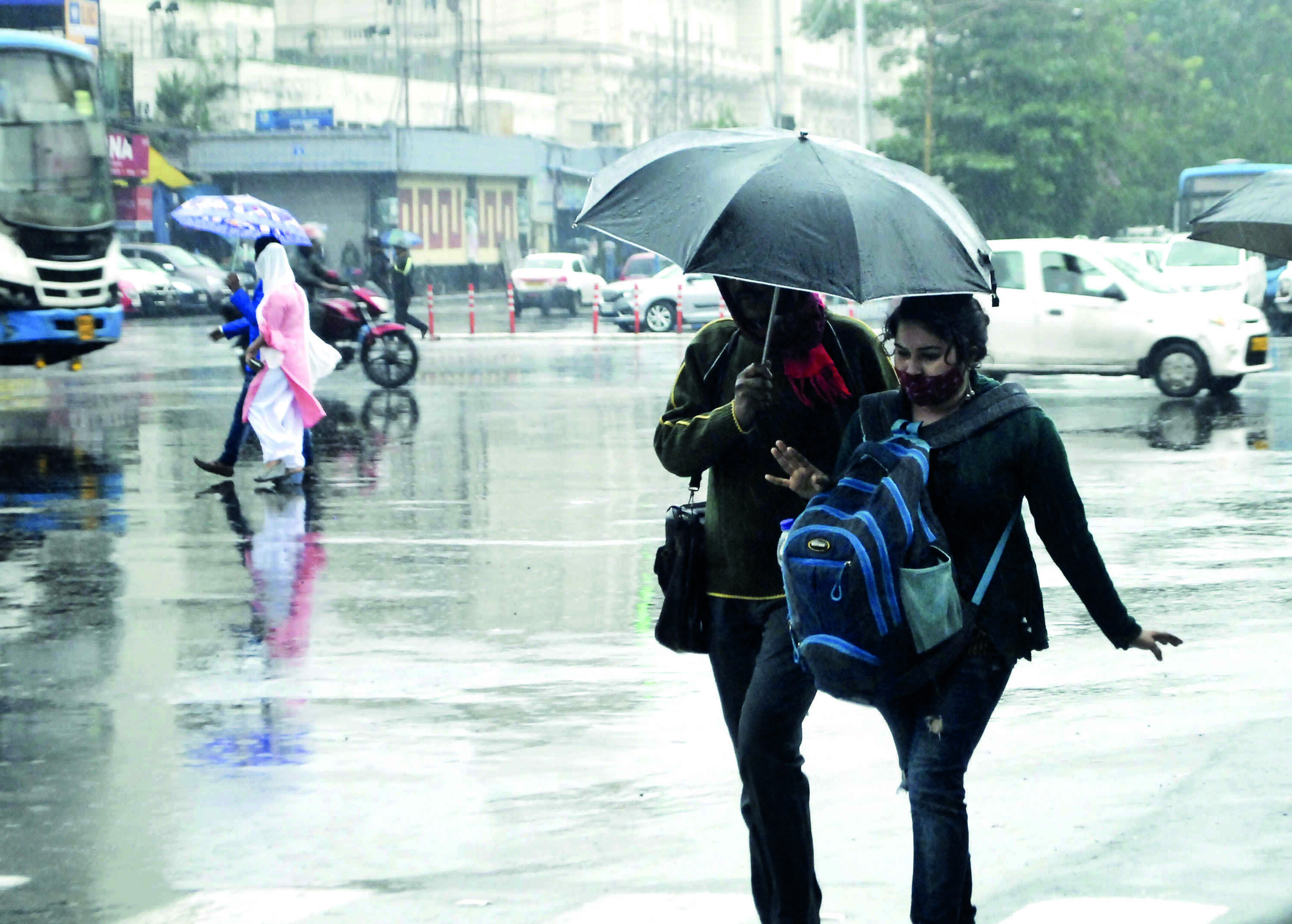 Rain may play spoilsport on Saptami and Ashtami: MeT Rain may play spoilsport on Saptami and Ashtami: MeT