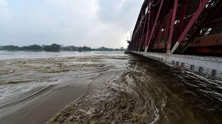 Delhi: Yamuna flowing above danger mark; evacuation begins Delhi: Yamuna flowing above danger mark; evacuation begins