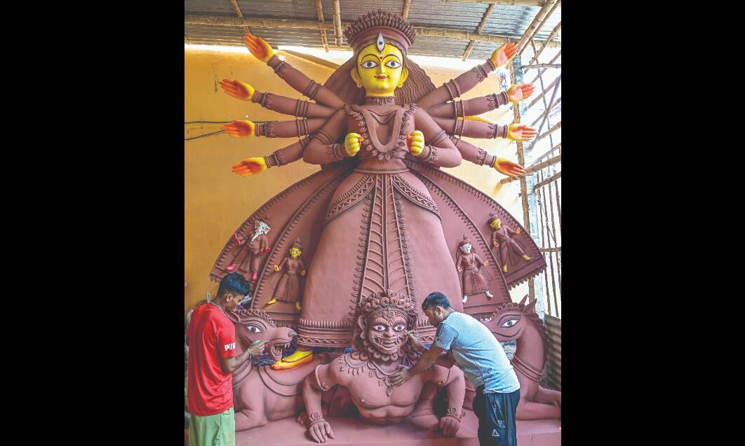 Kumartuli abuzz again after Covid lull