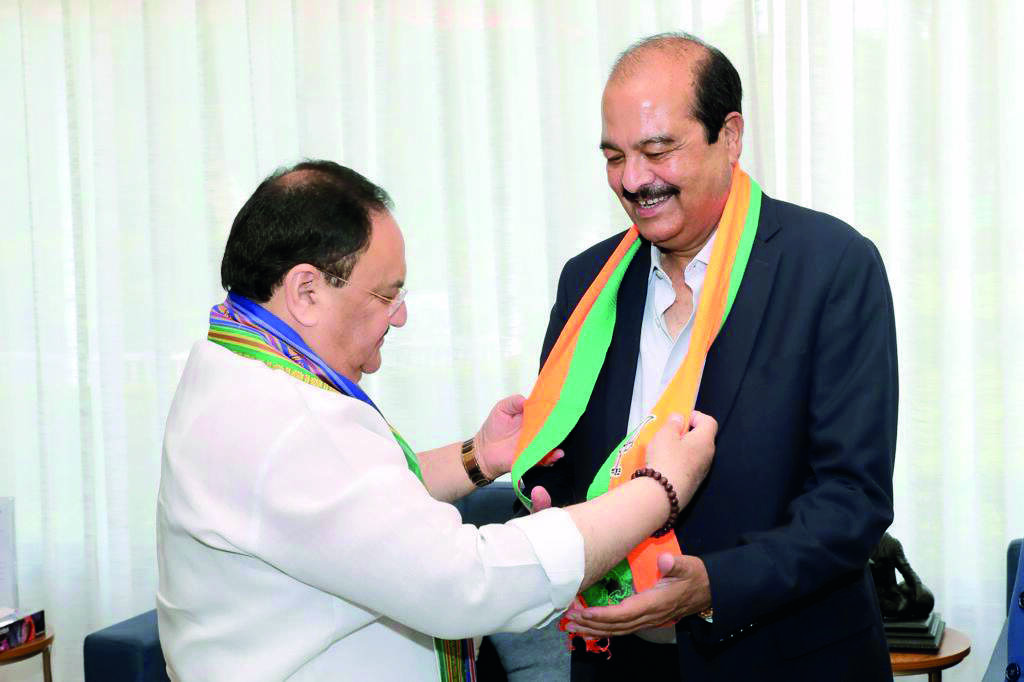 Himachal also ruled by Maa-Beta: PCC working prez on joining BJP