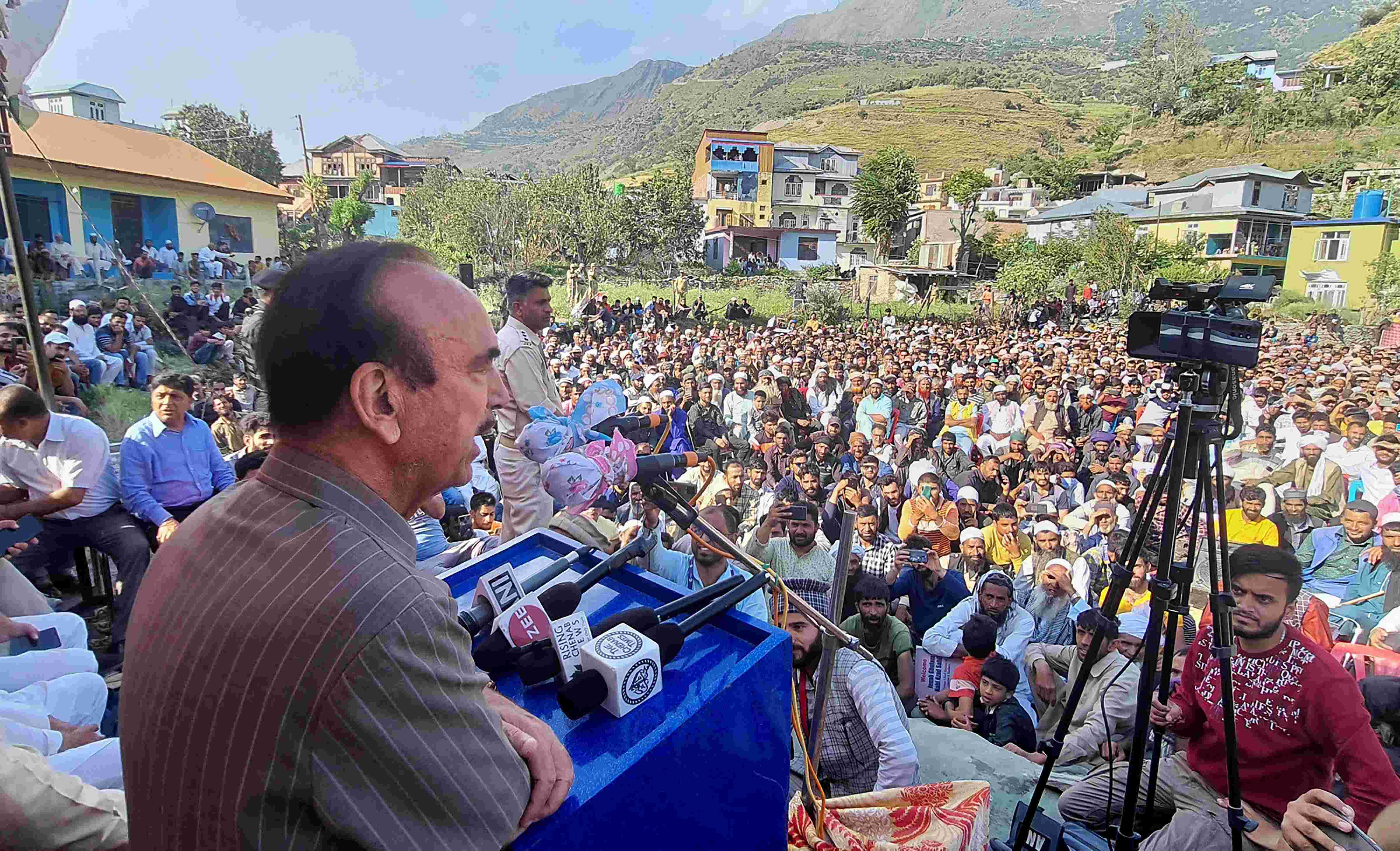 Azad elected chairman of Democratic Azad Party