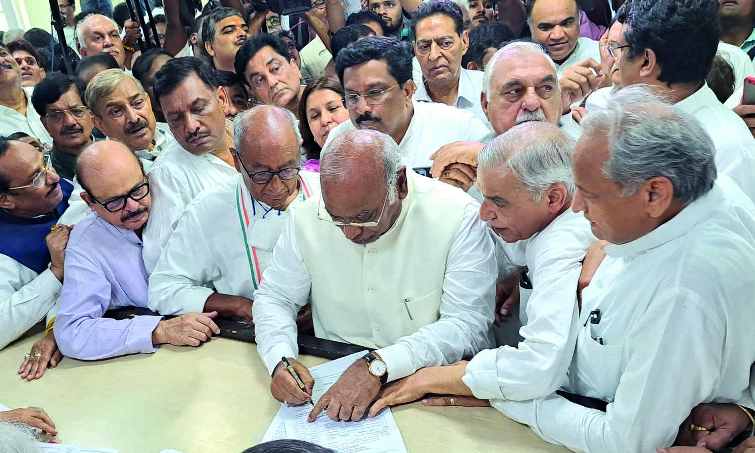 Party office-bearers cannot campaign for candidates