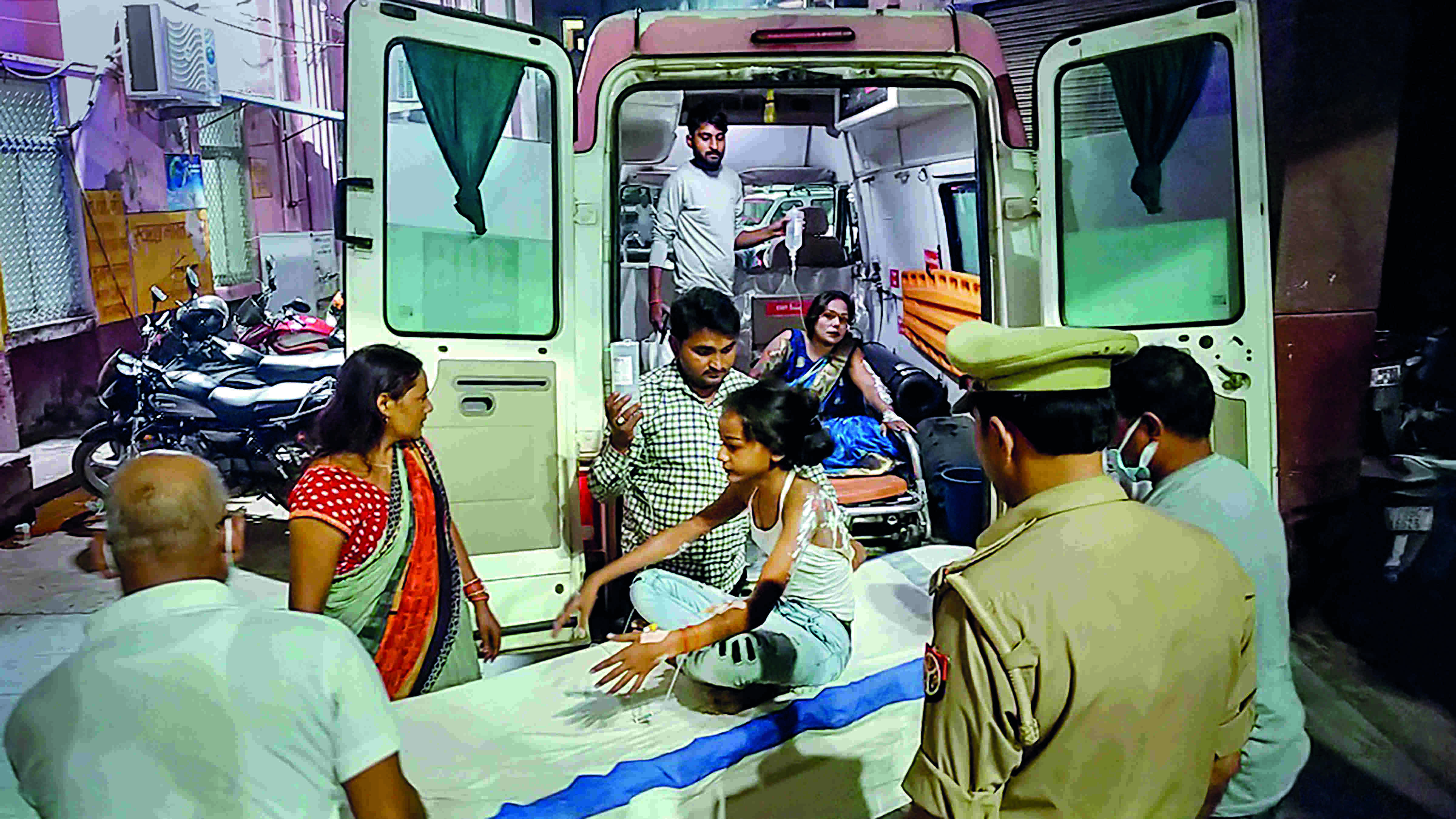 5 dead in Durga Puja pandal fire in Bhadohi 5 dead in Durga Puja pandal fire in Bhadohi