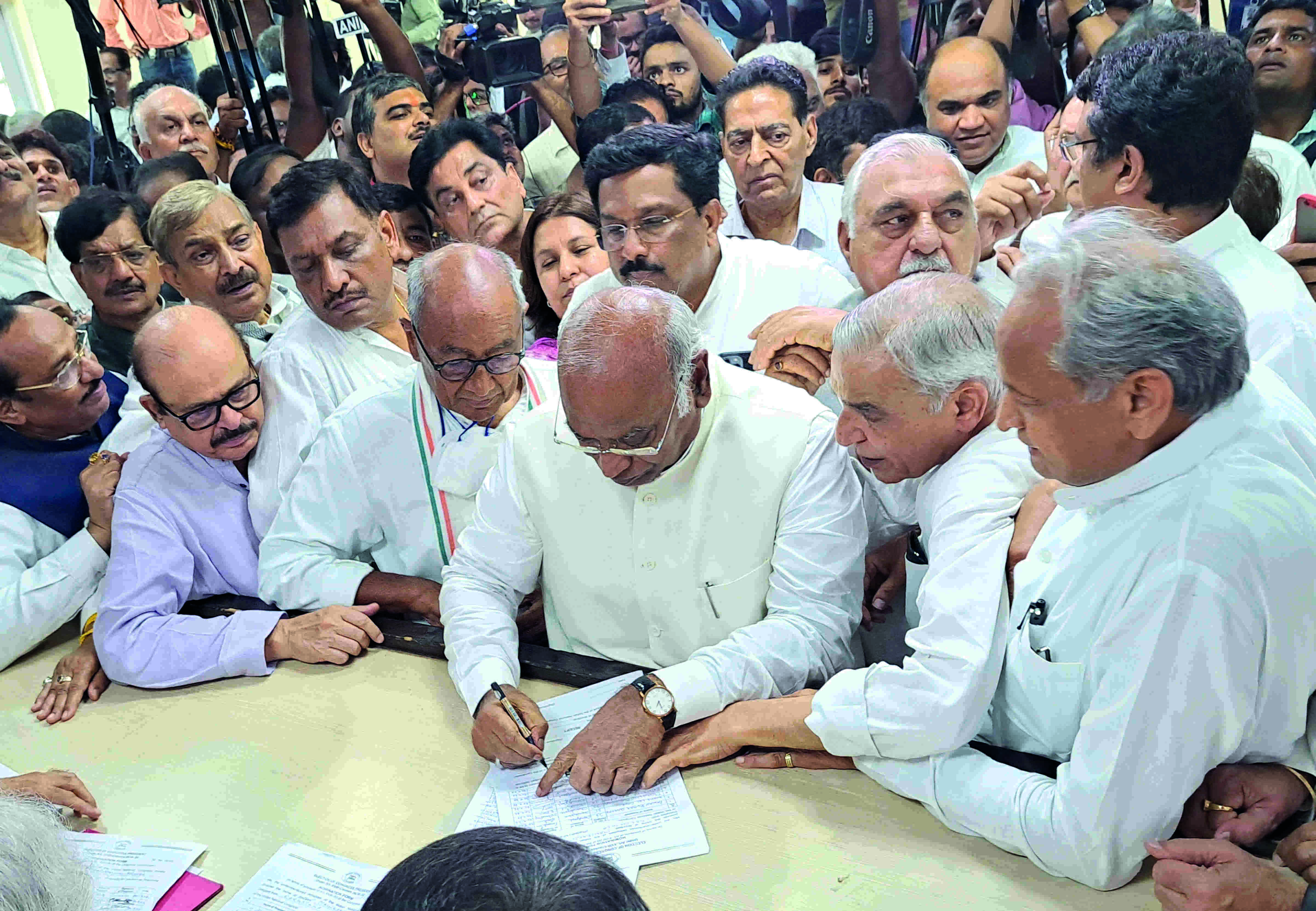 Party office-bearers cannot campaign for candidates