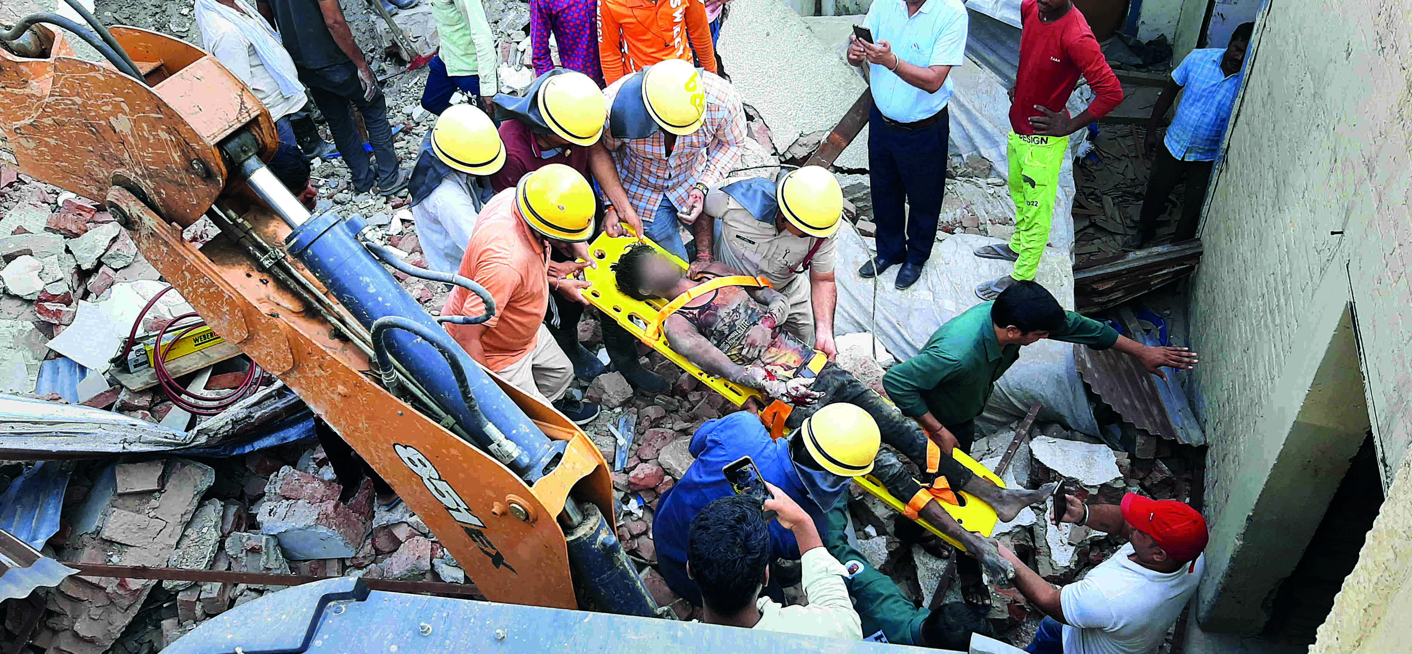 2 dead as Gurugram building collapses during demolition 2 dead as Gurugram building collapses during demolition
