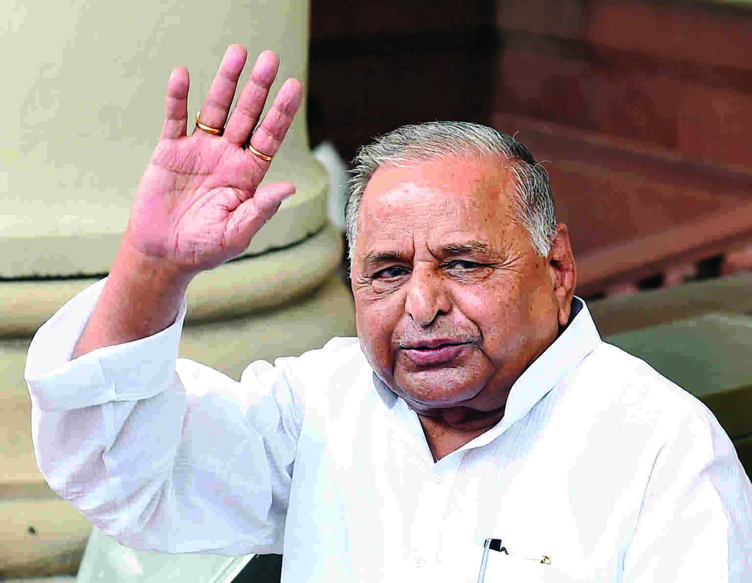 Mulayam remains critical, put on life saving drugs Mulayam remains critical, put on life saving drugs