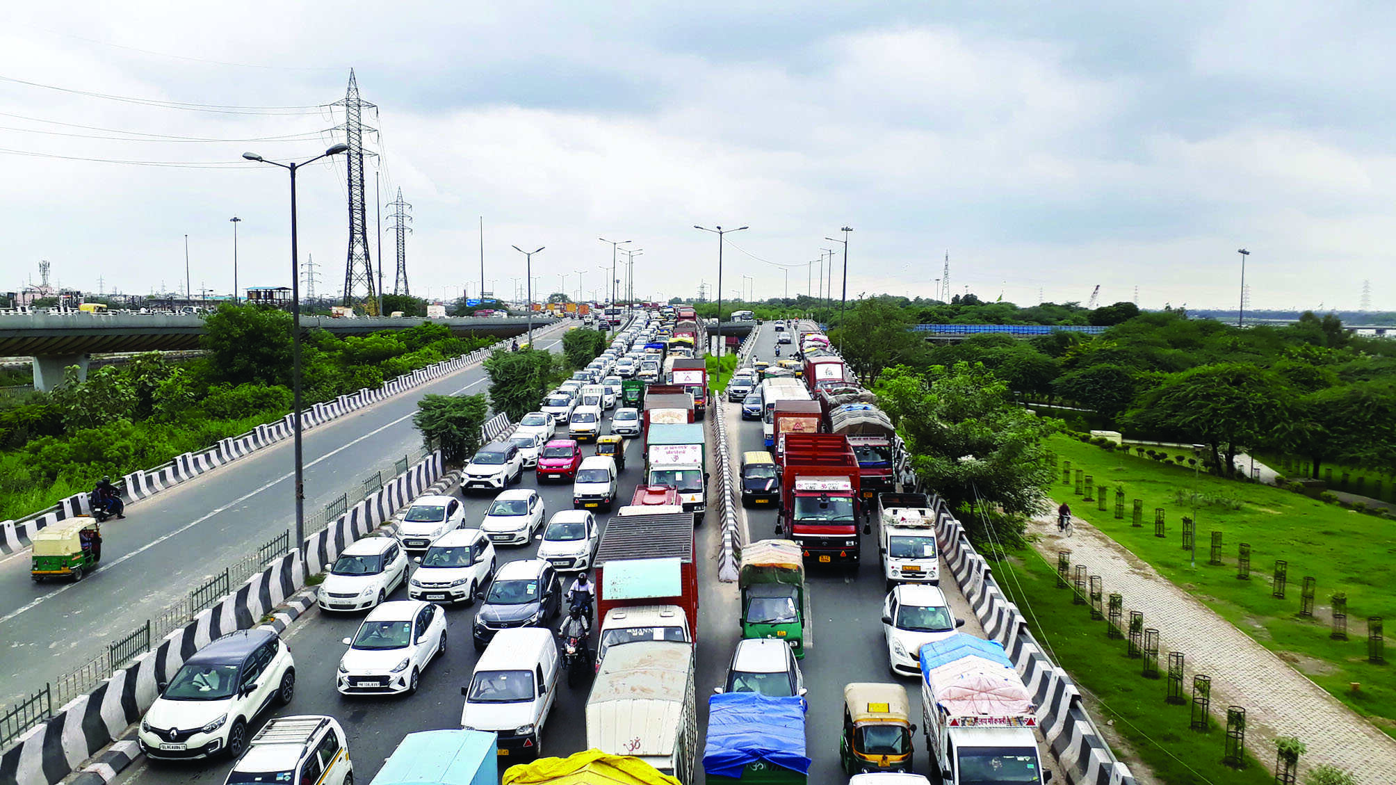 Govt asks neighbouring states not to run old buses in Capital
