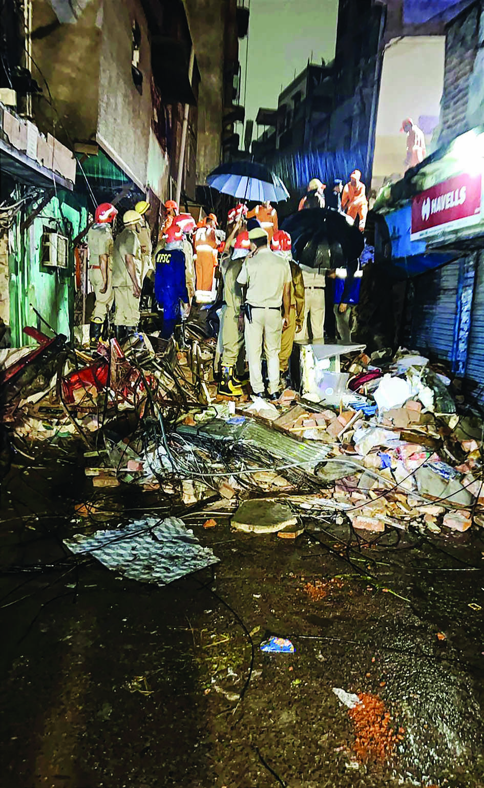 Lahori Gate building collapse: Death toll climbs to three Lahori Gate building collapse: Death toll climbs to three