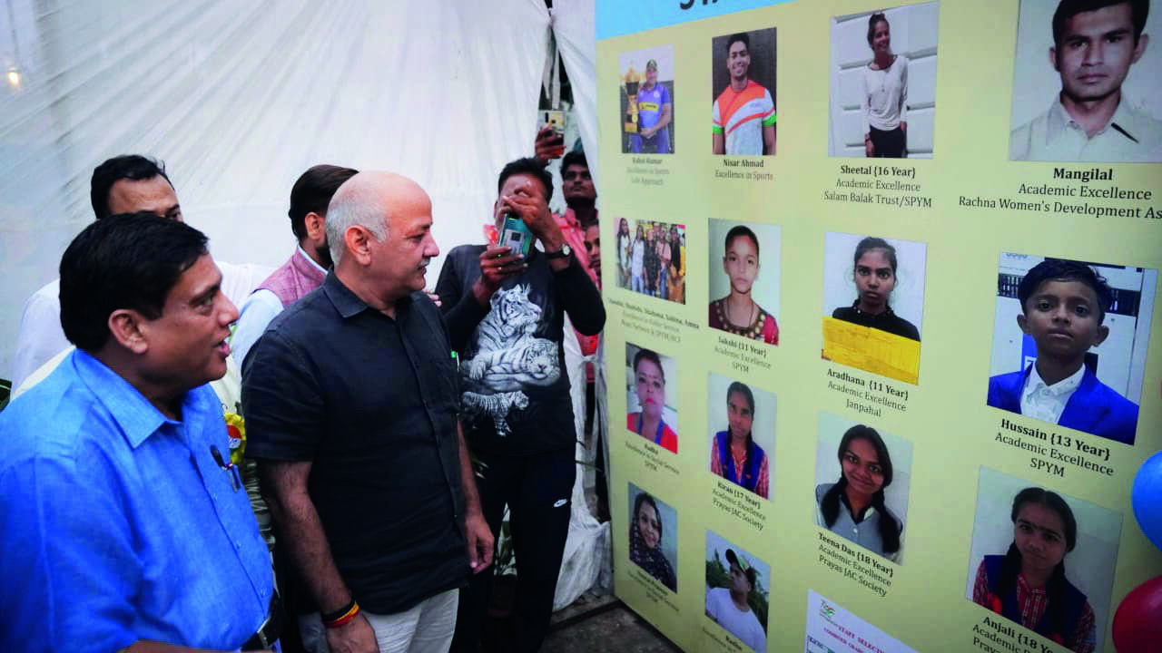 Dy CM inaugurates Delhis 1st slum festival