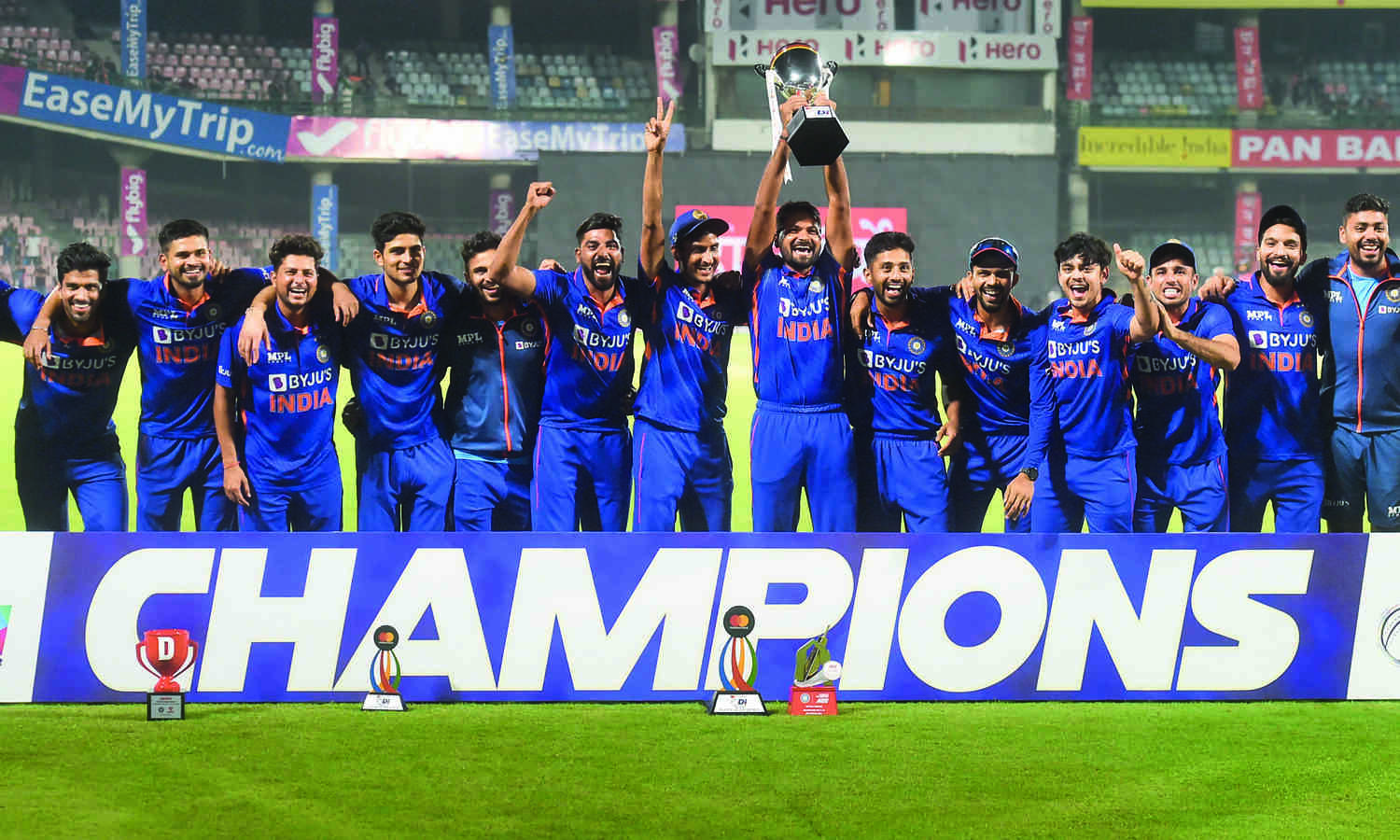 Spinners shine as India clinch ODI series against South Africa