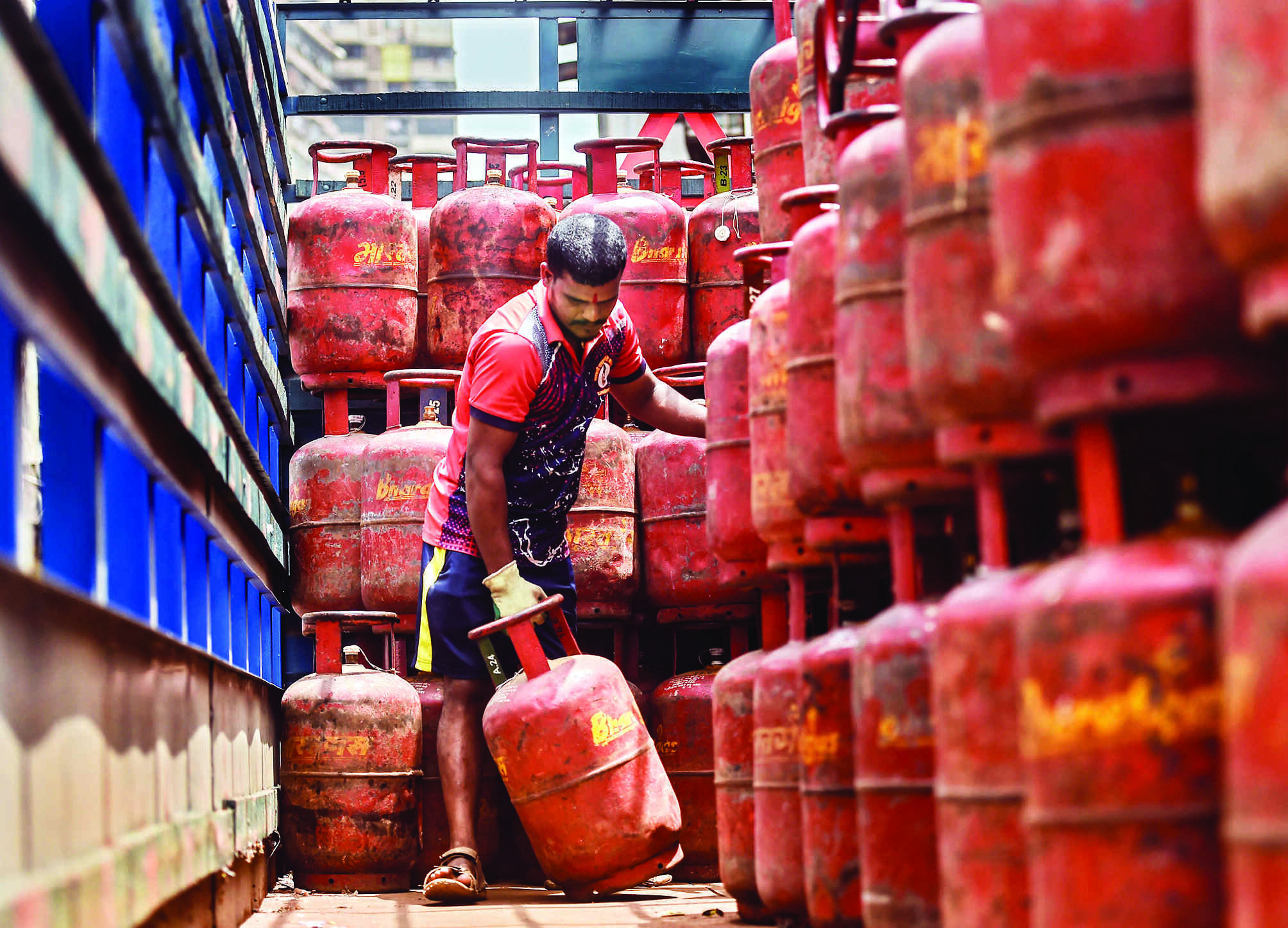Govt to give Rs 22,000 cr grant to oil PSUs to cover LPG losses