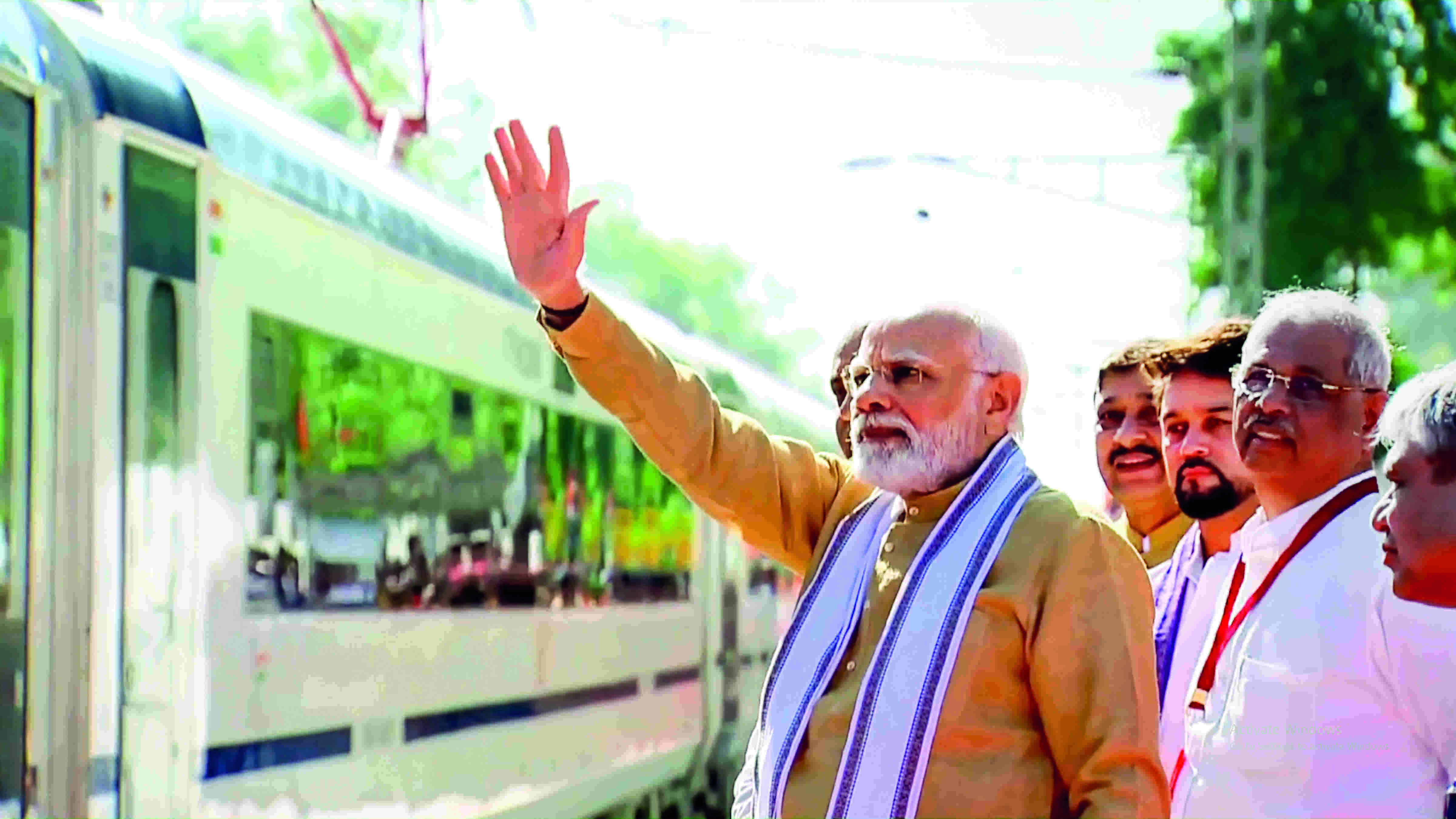 PM flags off Vande Bharat Express from Una in Himachal to New Delhi PM flags off Vande Bharat Express from Una in Himachal to New Delhi