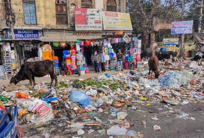 Garbage pile up in different areas as MCD sanitation workers indefinite strike enters 2nd day