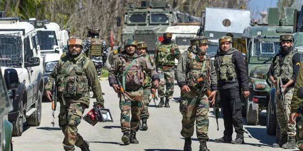 Kashmiri Pandit shot dead by militants in J-Ks Shopian; L-G, political parties condemn attack