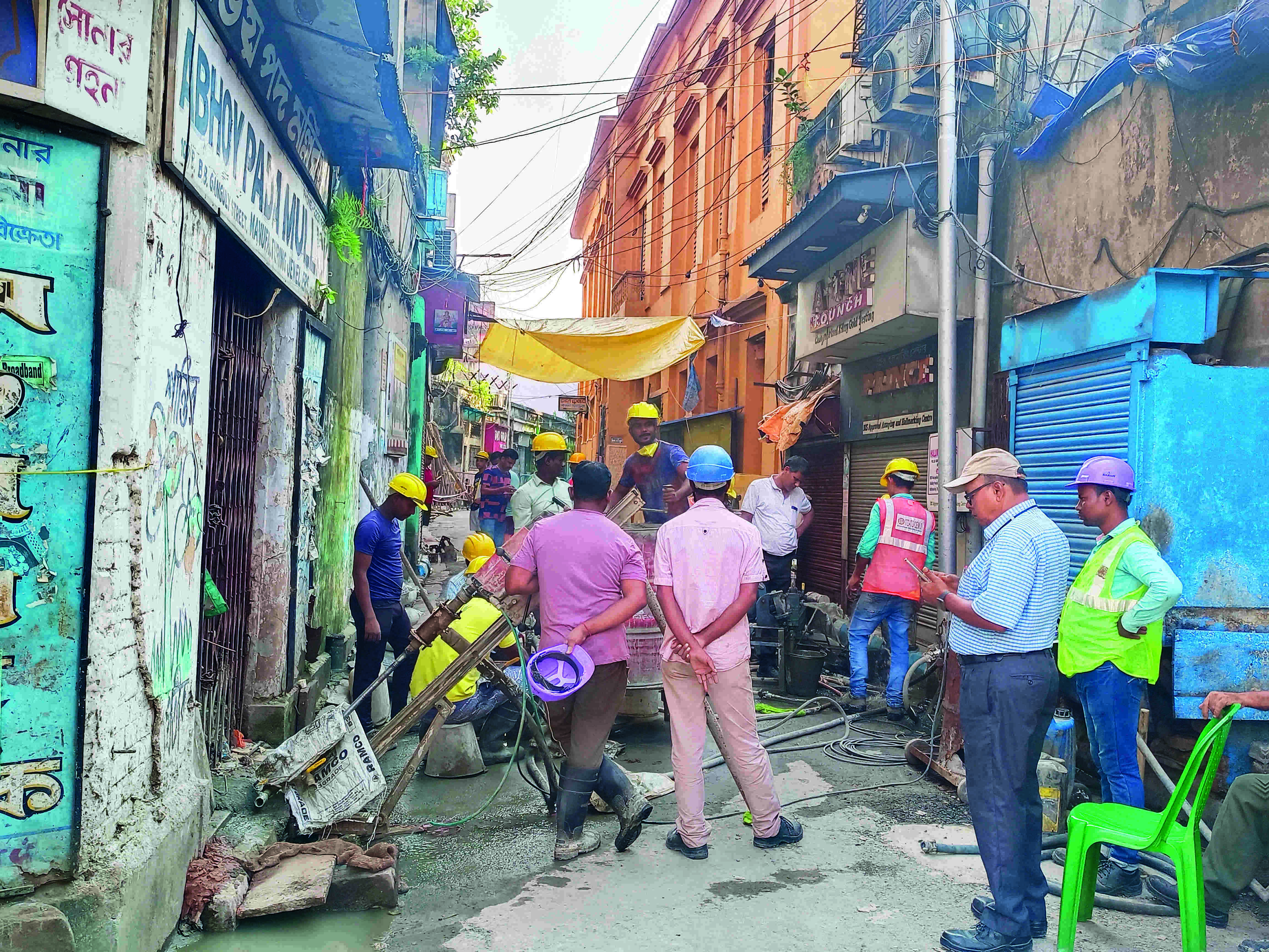 Grouting work on to strengthen soil in Bowbazar area Grouting work on to strengthen soil in Bowbazar area